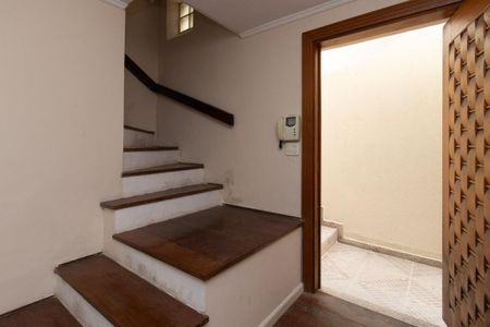 Casa de condomínio à venda com 353m², 3 quartos e 2 vagasEscada
