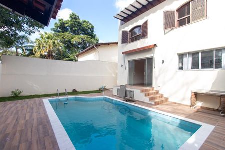 Casa de condomínio à venda com 353m², 3 quartos e 2 vagasPiscina