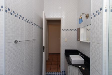 Casa de condomínio à venda com 353m², 3 quartos e 2 vagasBanheiro Social