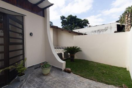 Casa de condomínio à venda com 353m², 3 quartos e 2 vagasQuintal