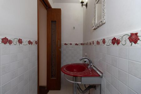 Casa de condomínio à venda com 353m², 3 quartos e 2 vagasLavabo