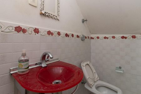 Casa de condomínio à venda com 353m², 3 quartos e 2 vagasLavabo