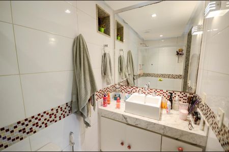 Apartamento à venda com 83m², 2 quartos e 1 vaga Apartamento à venda com 83m², 2 quartos e 1 vagaBanheiro da Suíte