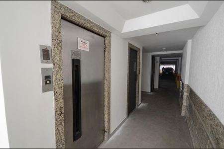 Apartamento à venda com 83m², 2 quartos e 1 vaga Apartamento à venda com 83m², 2 quartos e 1 vagaHall