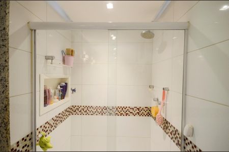 Apartamento à venda com 83m², 2 quartos e 1 vaga Apartamento à venda com 83m², 2 quartos e 1 vagaBanheiro da Suíte