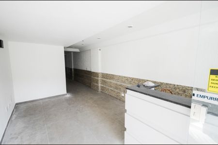 Apartamento à venda com 83m², 2 quartos e 1 vaga Apartamento à venda com 83m², 2 quartos e 1 vagaHall