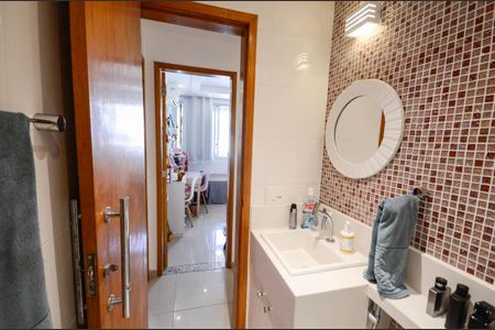 Apartamento à venda com 83m², 2 quartos e 1 vaga Apartamento à venda com 83m², 2 quartos e 1 vagaBanheiro Social