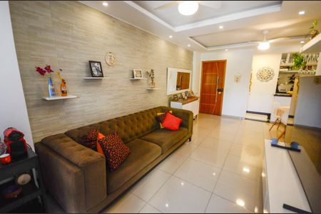 Apartamento à venda com 83m², 2 quartos e 1 vaga Apartamento à venda com 83m², 2 quartos e 1 vagaSala