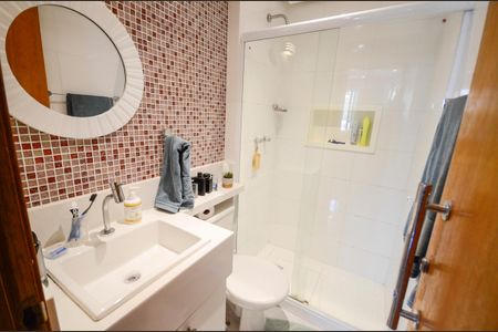 Apartamento à venda com 83m², 2 quartos e 1 vaga Apartamento à venda com 83m², 2 quartos e 1 vagaBanheiro Social