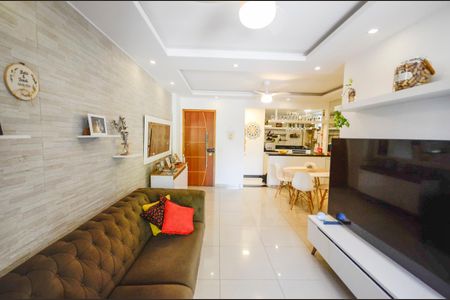 Apartamento à venda com 83m², 2 quartos e 1 vaga Apartamento à venda com 83m², 2 quartos e 1 vagaSala