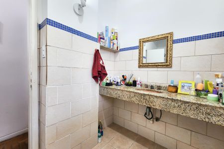Apartamento à venda com 83m², 2 quartos e 1 vaga Apartamento à venda com 83m², 2 quartos e 1 vagaBanheiro