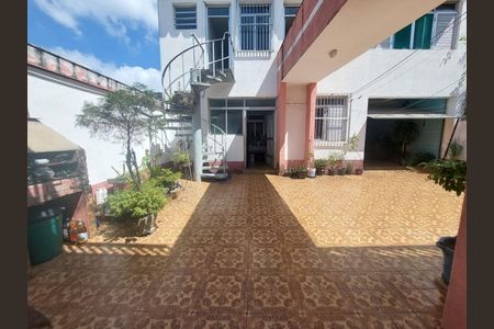 Casa à venda com 280m², 3 quartos e 6 vagas Casa à venda com 280m², 3 quartos e 6 vagasFoto 01