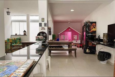 Casa à venda com 560m², 5 quartos e 4 vagas