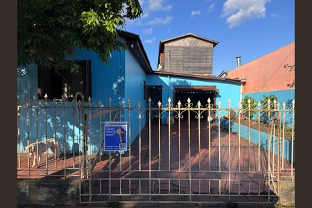 Casa à venda com 120m², 3 quartos e 2 vagas Casa à venda com 120m², 3 quartos e 2 vagasFachada