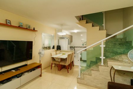 Casa de condomínio à venda com 65m², 2 quartos e 1 vaga Casa de condomínio à venda com 65m², 2 quartos e 1 vagaSala