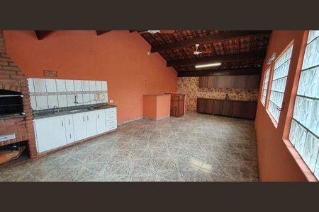 Casa à venda com 140m², 3 quartos e 3 vagas