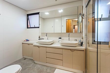 Apartamento à venda com 217m², 4 quartos e 4 vagas