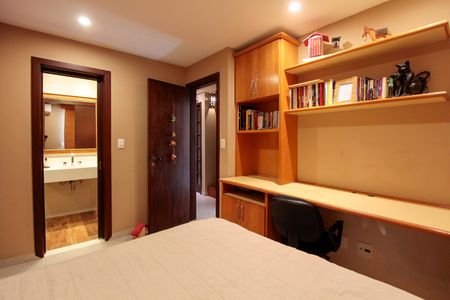 Apartamento à venda com 292m², 4 quartos e 2 vagasQuarto 2 suíte