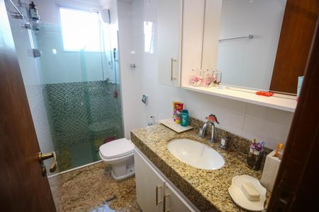 Apartamento à venda com 200m², 4 quartos e 1 vaga Apartamento à venda com 200m², 4 quartos e 1 vagaBanheiro