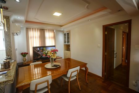 Apartamento à venda com 200m², 4 quartos e 1 vaga Apartamento à venda com 200m², 4 quartos e 1 vagaSala de Jantar