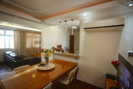 Apartamento à venda com 200m², 4 quartos e 1 vaga Apartamento à venda com 200m², 4 quartos e 1 vagaSala de Jantar