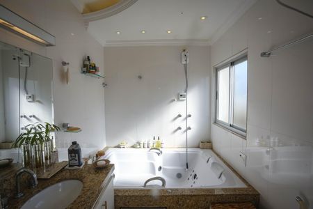 Apartamento à venda com 200m², 4 quartos e 1 vaga Apartamento à venda com 200m², 4 quartos e 1 vagaBanheiro do Quarto 5