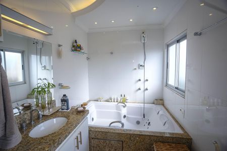 Apartamento à venda com 200m², 4 quartos e 1 vaga Apartamento à venda com 200m², 4 quartos e 1 vagaBanheiro do Quarto 5