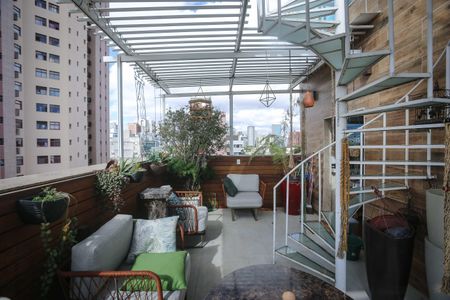 Apartamento à venda com 200m², 4 quartos e 1 vaga Apartamento à venda com 200m², 4 quartos e 1 vagaTerraço