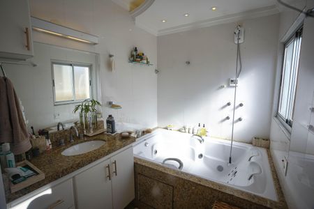 Apartamento à venda com 200m², 4 quartos e 1 vaga Apartamento à venda com 200m², 4 quartos e 1 vagaBanheiro do Quarto 5