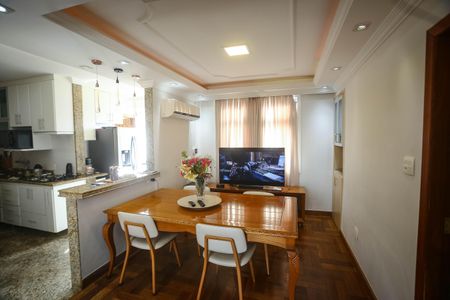 Apartamento à venda com 200m², 4 quartos e 1 vaga Apartamento à venda com 200m², 4 quartos e 1 vagaSala de Jantar