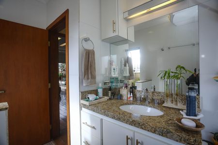 Apartamento à venda com 200m², 4 quartos e 1 vaga Apartamento à venda com 200m², 4 quartos e 1 vagaBanheiro do Quarto 5