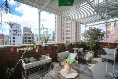 Apartamento à venda com 200m², 4 quartos e 1 vaga Apartamento à venda com 200m², 4 quartos e 1 vagaTerraço