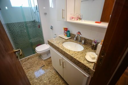 Apartamento à venda com 200m², 4 quartos e 1 vaga Apartamento à venda com 200m², 4 quartos e 1 vagaBanheiro 2