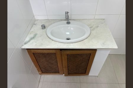 Casa à venda com 240m², 5 quartos e 2 vagas Casa à venda com 240m², 5 quartos e 2 vagasBanheiro 2