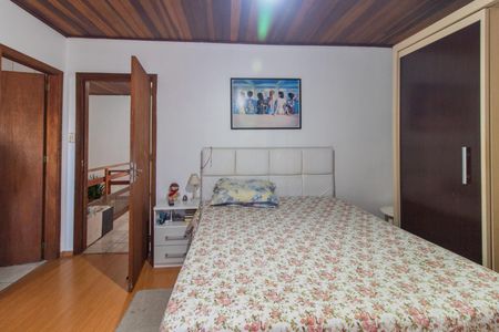 Casa à venda com 250m², 3 quartos e 3 vagas Casa à venda com 250m², 3 quartos e 3 vagasSuíte