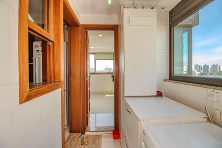 Apartamento à venda com 265m², 3 quartos e 3 vagas Apartamento à venda com 265m², 3 quartos e 3 vagasCozinha e Área de Serviço