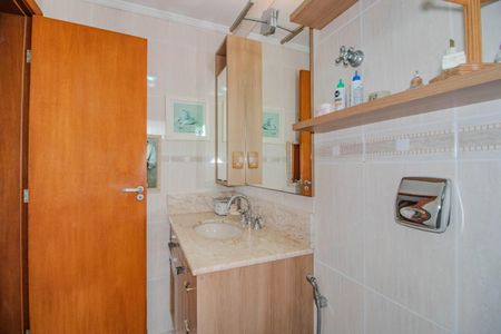 Apartamento à venda com 265m², 3 quartos e 3 vagas Apartamento à venda com 265m², 3 quartos e 3 vagasBanheiro Social