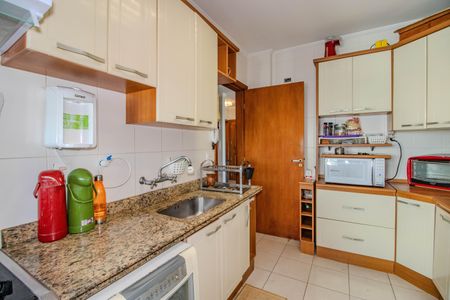 Apartamento à venda com 265m², 3 quartos e 3 vagas Apartamento à venda com 265m², 3 quartos e 3 vagasCozinha e Área de Serviço