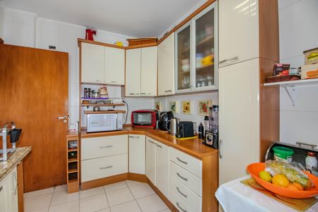 Apartamento à venda com 265m², 3 quartos e 3 vagas Apartamento à venda com 265m², 3 quartos e 3 vagasCozinha e Área de Serviço