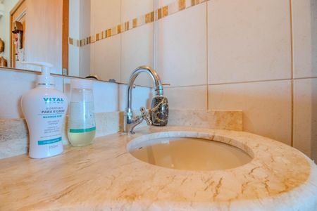 Apartamento à venda com 265m², 3 quartos e 3 vagas Apartamento à venda com 265m², 3 quartos e 3 vagasLavabo