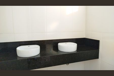 Casa para alugar com 300m², 3 quartos e 6 vagas Casa para alugar com 300m², 3 quartos e 6 vagasBanheiro suite 1