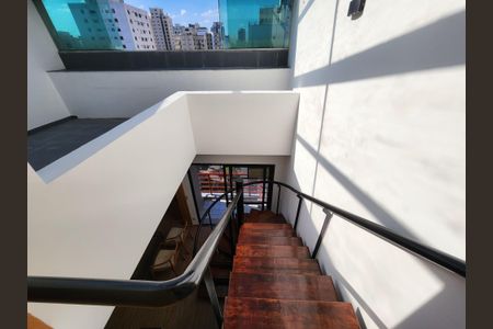 Apartamento para alugar com 75m², 1 quarto e 2 vagas Apartamento para alugar com 75m², 1 quarto e 2 vagasEscada Lateral