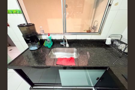 Casa à venda com 84m², 2 quartos e 2 vagas Casa à venda com 84m², 2 quartos e 2 vagasCozinha