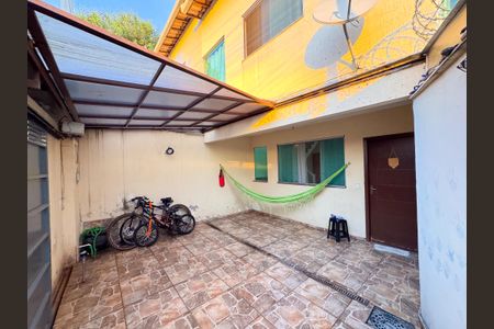 Casa à venda com 84m², 2 quartos e 2 vagas Casa à venda com 84m², 2 quartos e 2 vagasQuintal