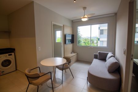 Sala de apartamento para alugar com 2 quartos, 34m² em Santo Amaro, São Paulo