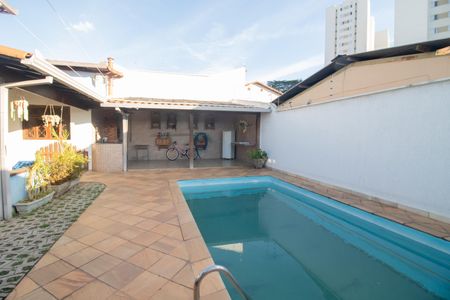 Casa à venda com 150m², 3 quartos e 2 vagas Casa à venda com 150m², 3 quartos e 2 vagasPiscina