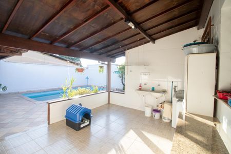 Casa à venda com 150m², 3 quartos e 2 vagas Casa à venda com 150m², 3 quartos e 2 vagasÁrea de Serviço