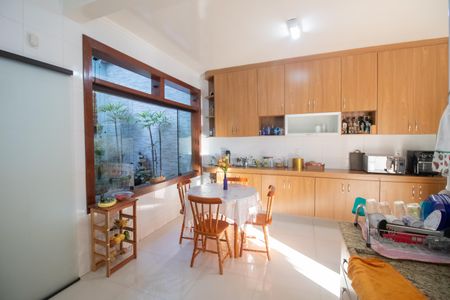 Casa à venda com 150m², 3 quartos e 2 vagas Casa à venda com 150m², 3 quartos e 2 vagasCozinha