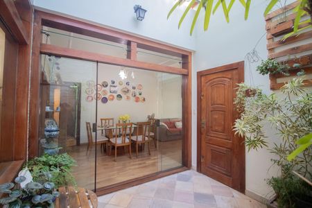 Casa à venda com 150m², 3 quartos e 2 vagas Casa à venda com 150m², 3 quartos e 2 vagasJardim