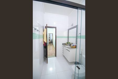 Casa à venda com 150m², 3 quartos e 2 vagas Casa à venda com 150m², 3 quartos e 2 vagasBanheiro Social